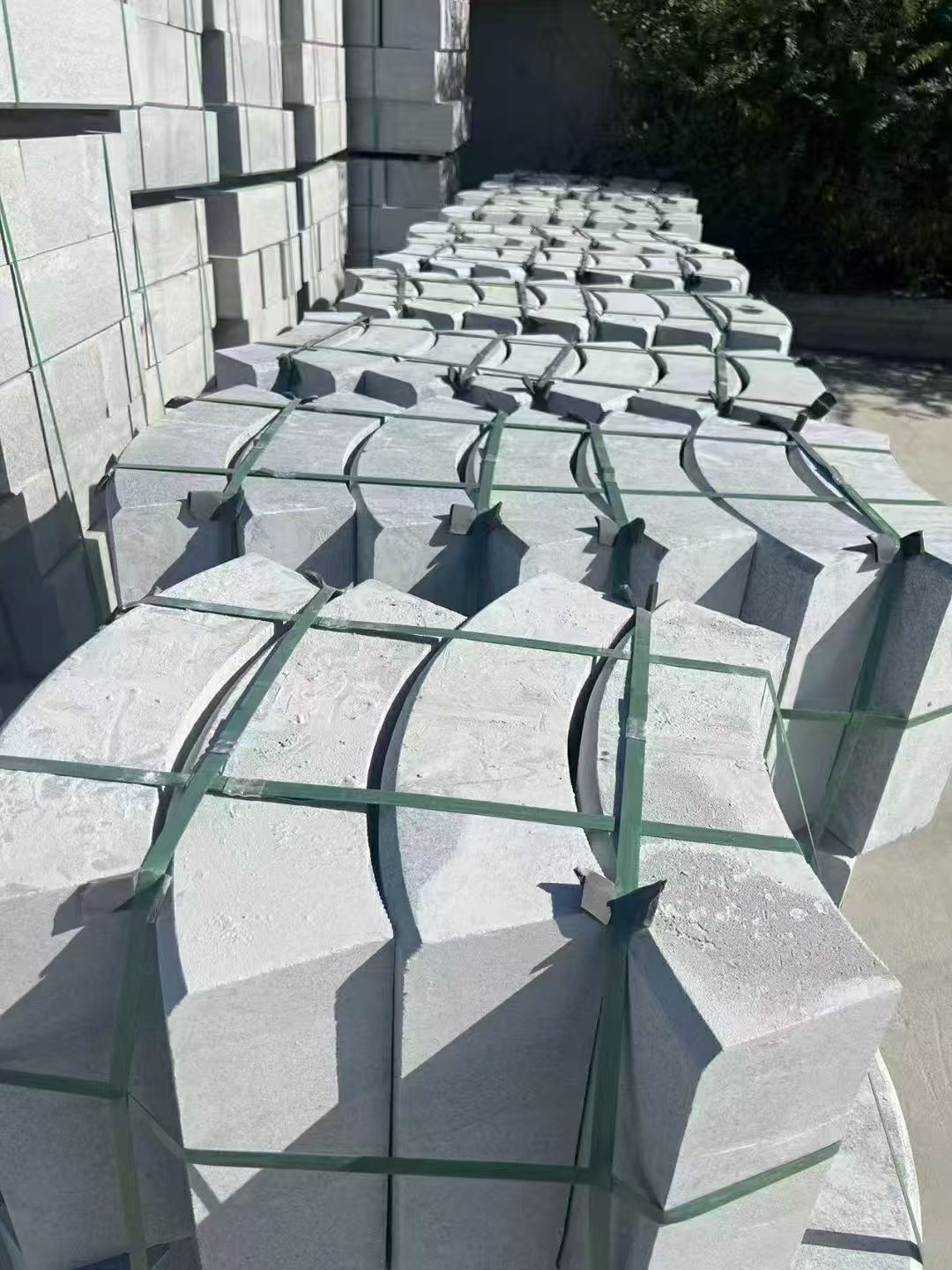 厦门 芝麻灰弧形路沿石