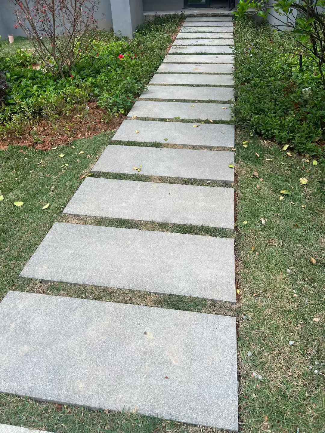 厦门 芝麻黑小区踏步、汀步石铺装效果