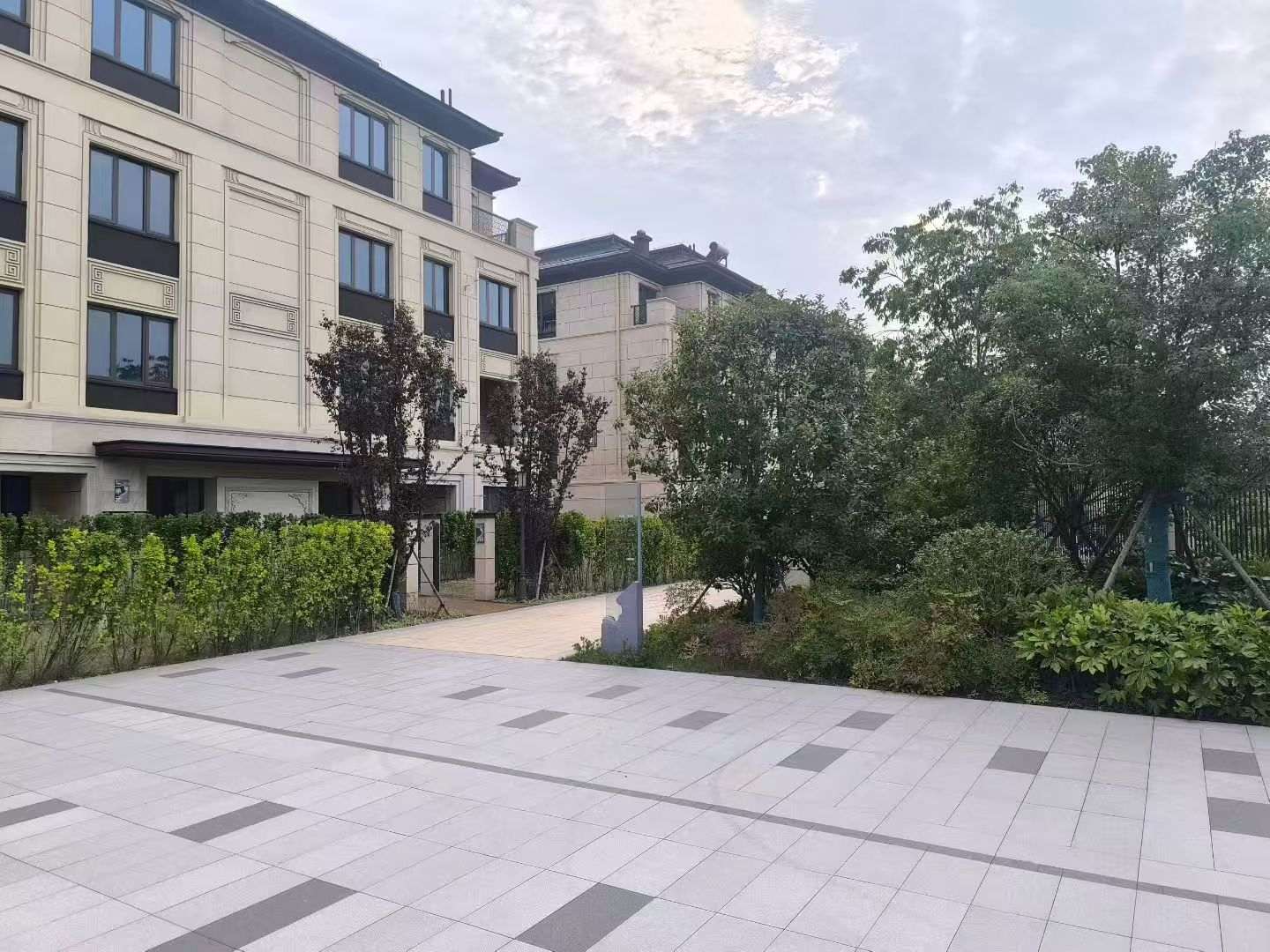 厦门 芝麻白与芝麻白搭配铺装，尺寸1200*600