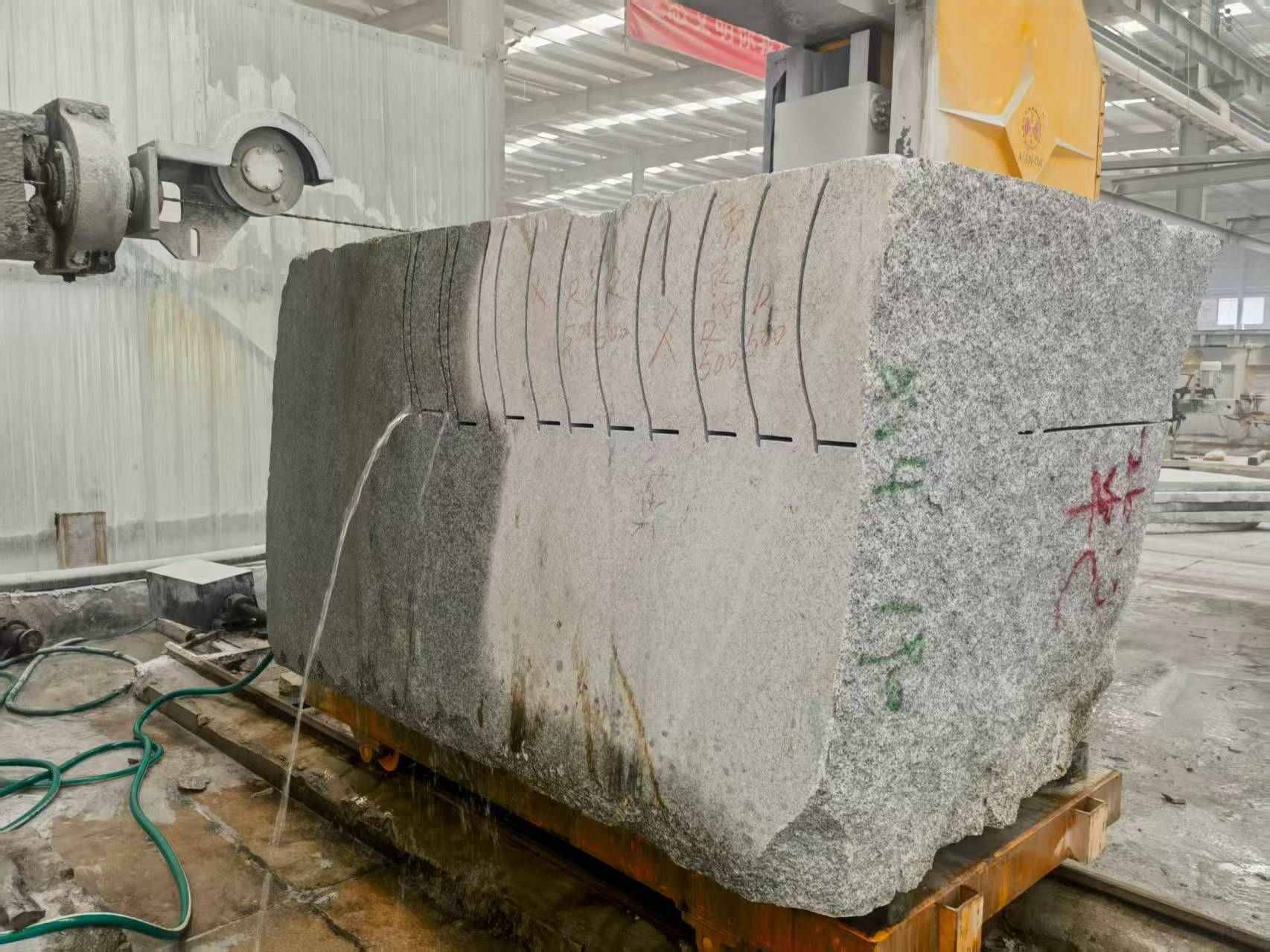 厦门 602，大花芙蓉白，绳锯加工弧形路沿石