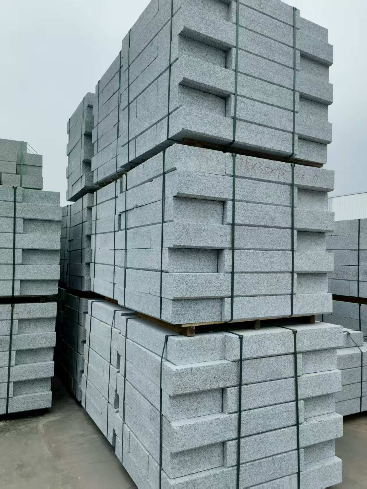 厦门 路沿石，板板正正的路沿石