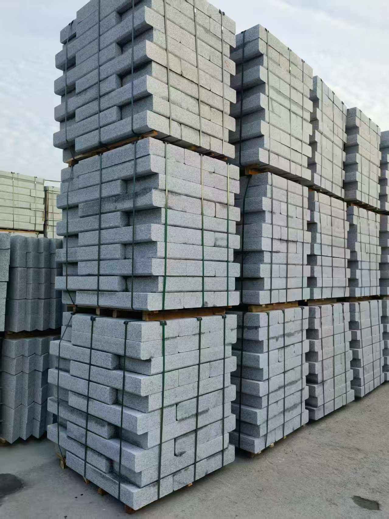 厦门 路沿石（路侧石），颜色一致，尺寸标准