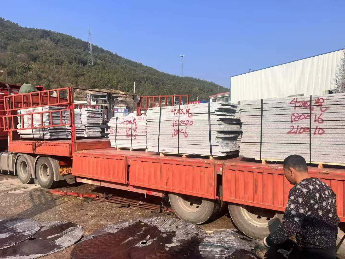 厦门 芝麻灰花岗岩光面毛板出货日常