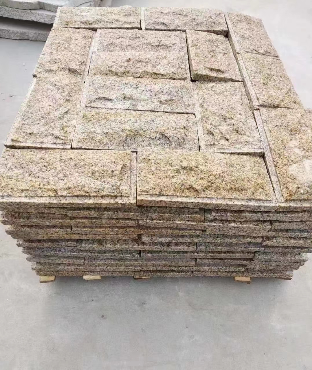 厦门黄锈石蘑菇石