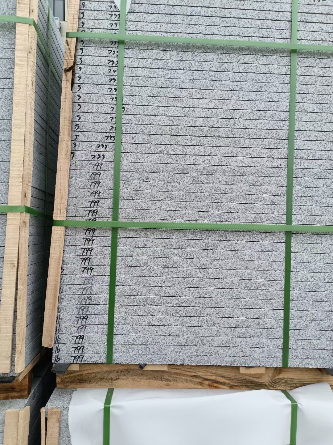 厦门 芝麻白石材地铺做法